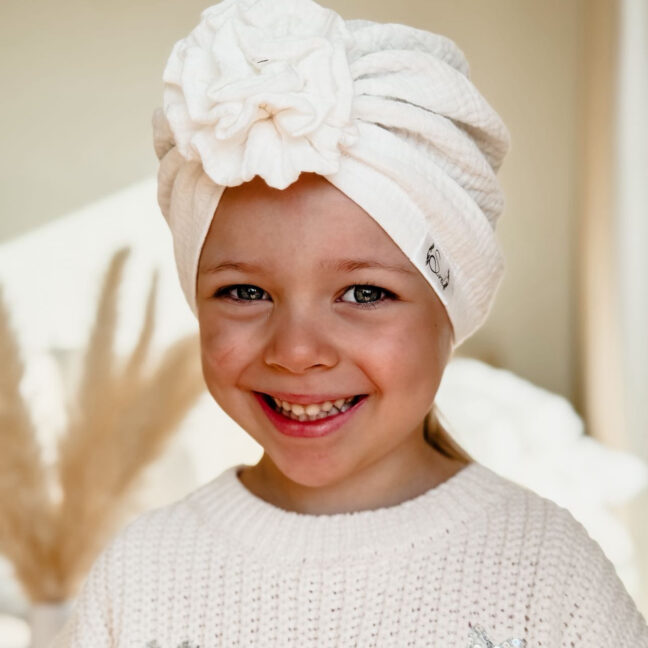 valge tüdrukute musliinkangast puuvillane turban, suvine turbanmüts, rosetiga turban tüdrukutele, beebile, käsitöömüts suveks