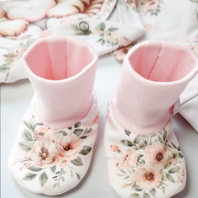 Tüdrukute pastellroosa ja valge tiigri pildiga nunnu beebibodi ja tuukrimüts ja meriinovillase voodriga beebipapud vastsündinu katsikukingitus, beebi kinkekomplekt sünniks, beebipidu, kingitus beebipeole, tüdrukule,käsitööriided beebile, luksuslik kinkekomplekt unikaalne eesti disain